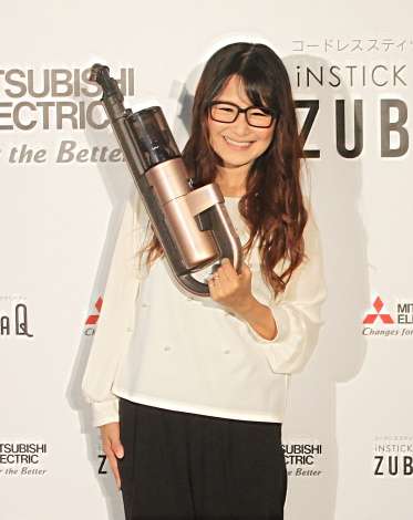 ギャル曽根、新型掃除機イベントで15キロ増を告白「吸い取りたい」