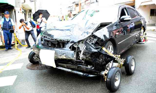 暴走車に警官7発発砲＝運転の男に命中、重傷－大阪府警