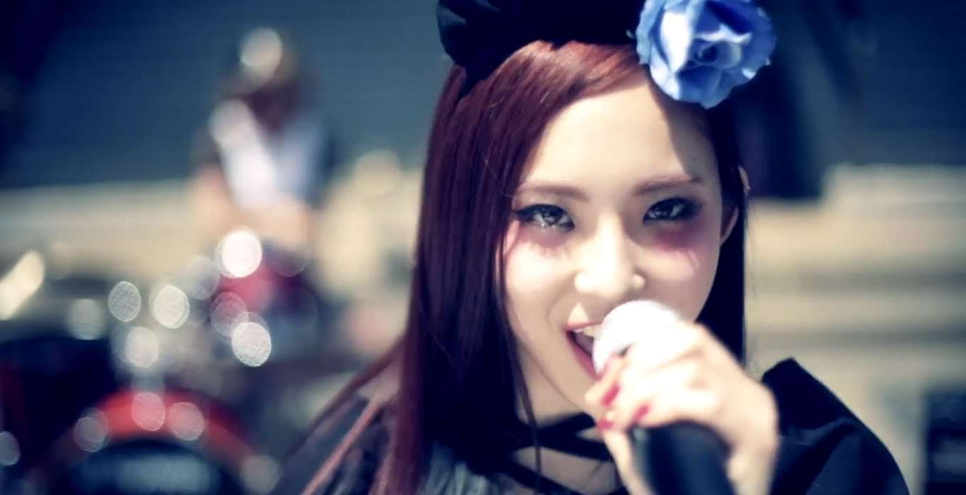 BAND-MAID / REAL EXISTENCE - YouTube