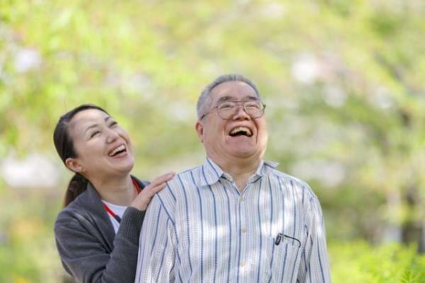 シニア世代の4割「最近の若者に未来を任せるのは不安」…理由は「精神面が弱い」「受動的」「コミュ力が低い」