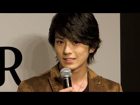 新田真剣佑の弟デビュー、親子ハリウッド目指し千葉真一が鬼特訓