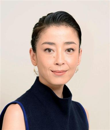 シンプルに一つに結ばれた髪型の芸能人がみたい。