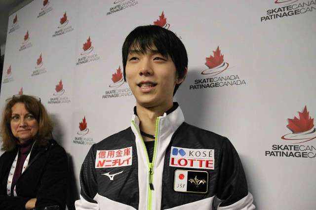 羽生結弦　右手小指にまだ腫れも「演技には支障はないので大丈夫です」 : スポーツ報知