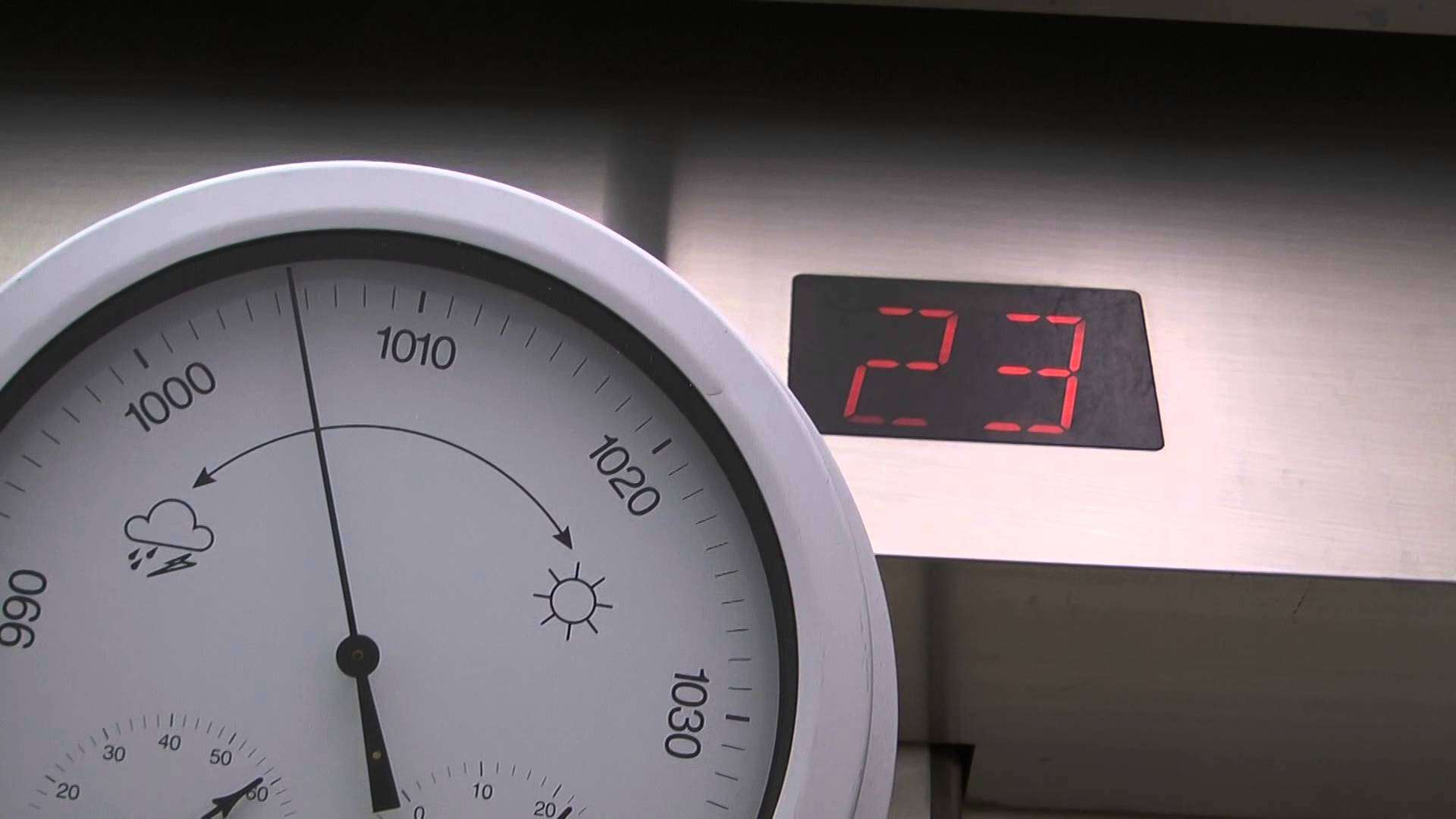 タワーマンションに住む場合のリスク、エレベーター内での気圧変動の実験です。 Risk experiment of atmospheric pressure at tower apartment - YouTube