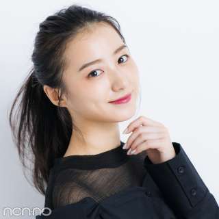 シンプルに一つに結ばれた髪型の芸能人がみたい。