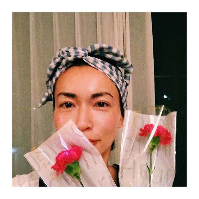 長谷川京子、「唇に違和感が…」アヒル口の自撮り写真に話題騒然