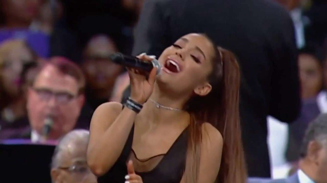 Ariana Grande Performs "Natural Woman" at Aretha Franklin's Funeral - YouTube