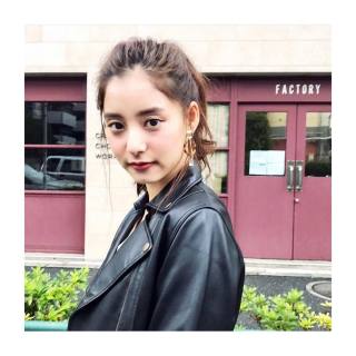 シンプルに一つに結ばれた髪型の芸能人がみたい。
