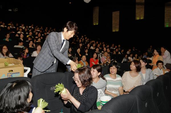 ジャニーズWEST藤井流星、佐々木蔵之介らからバースデーサプライズ「すっかりやられました」