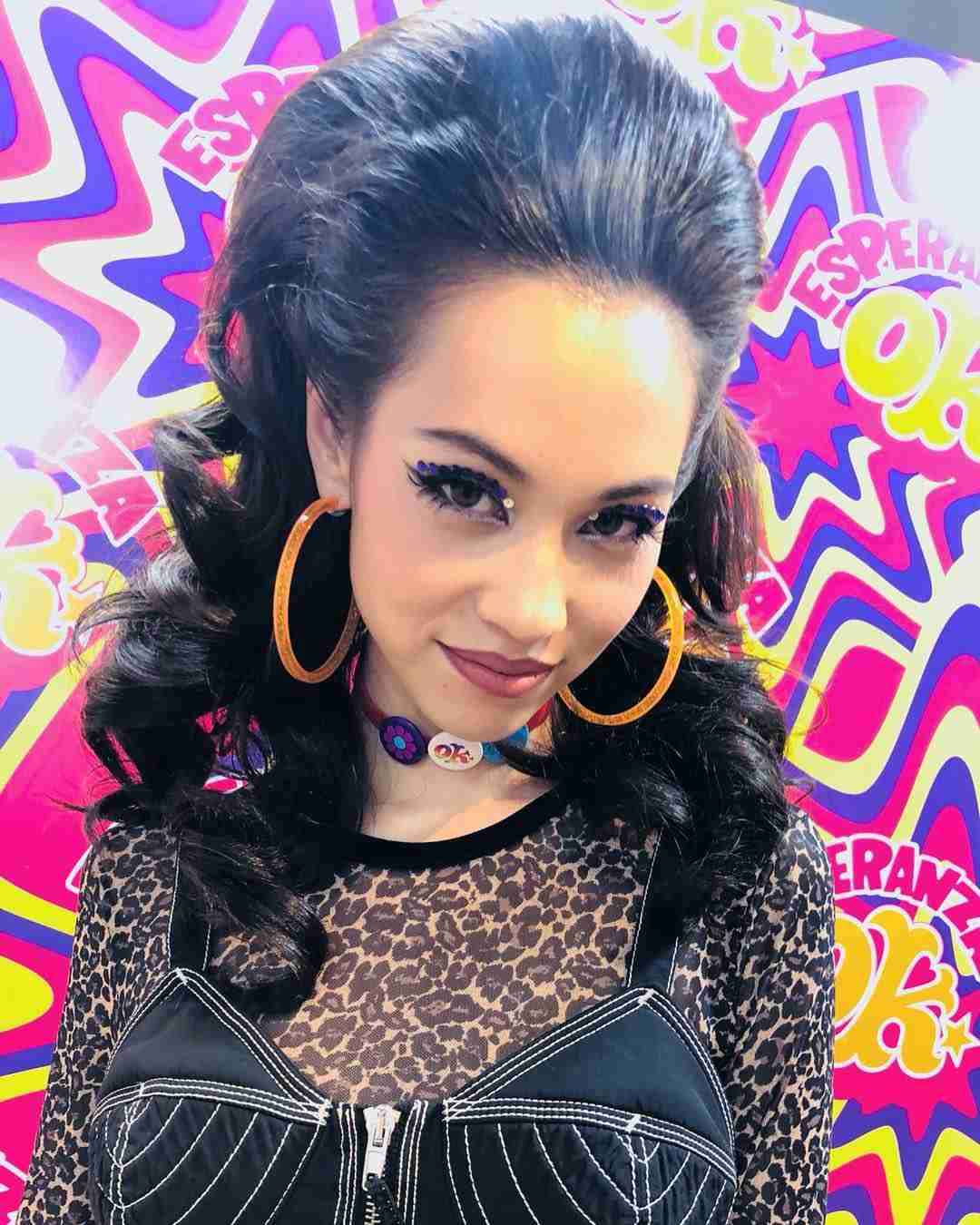 水原希子のコギャル姿に絶賛の声、圧巻美脚にも注目集まる