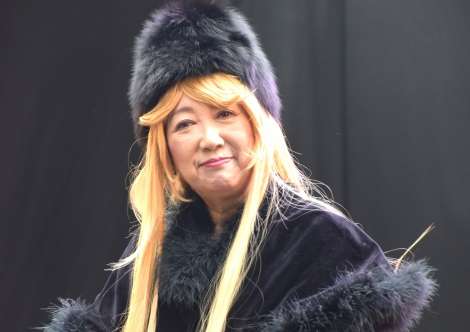 小池百合子都知事『銀河鉄道999』メーテルコスプレ披露　完全仮装で観客気づかず | ORICON NEWS