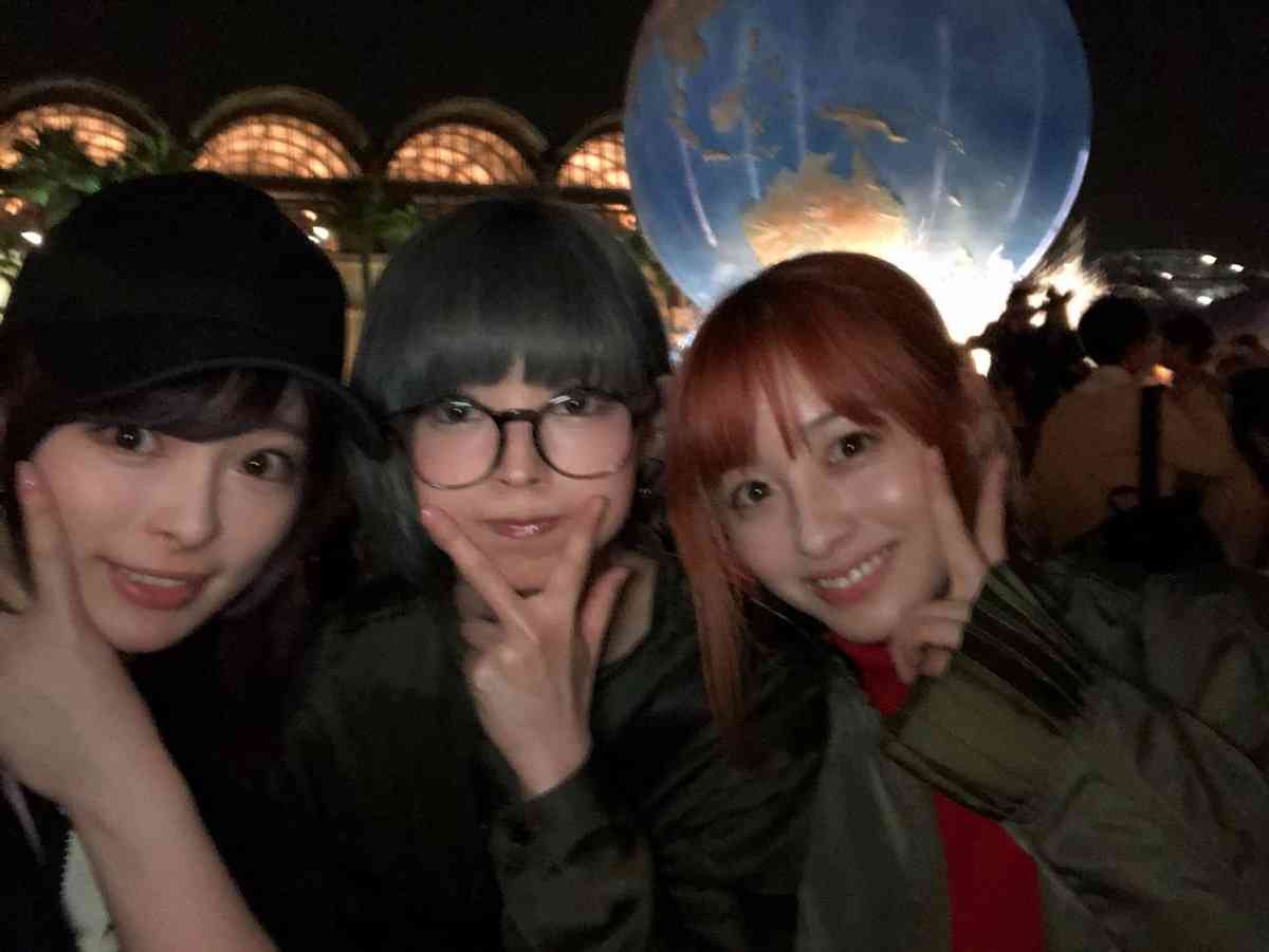 岡副麻希＆小島瑠璃子が“ハロウィーンディズニー”満喫