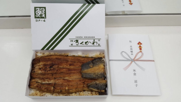 米倉涼子『リーガルV』ロケ現場に4850円のうなぎ弁当差し入れ