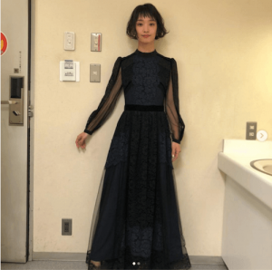 剛力彩芽、「魔性的に美しい！」シックな黒ドレス姿を絶賛の声相次ぐ(1ページ目) - デイリーニュースオンライン