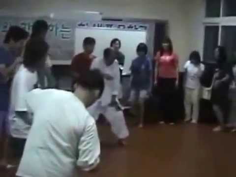 朝鮮学校の病身舞がやばい　【在日】 - YouTube
