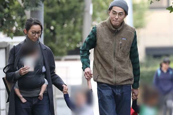 東出昌大イクメンに変えた杏 想像以上だった双子育児の過酷