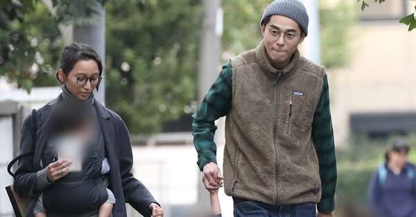 東出昌大イクメンに変えた杏 想像以上だった双子育児の過酷 | 女性自身