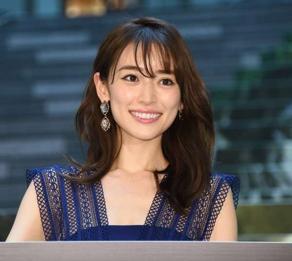 泉里香、内巻きボブ姿披露！ミステリアスメイクで「別人みたい」「怖いッ」 | RBB TODAY
