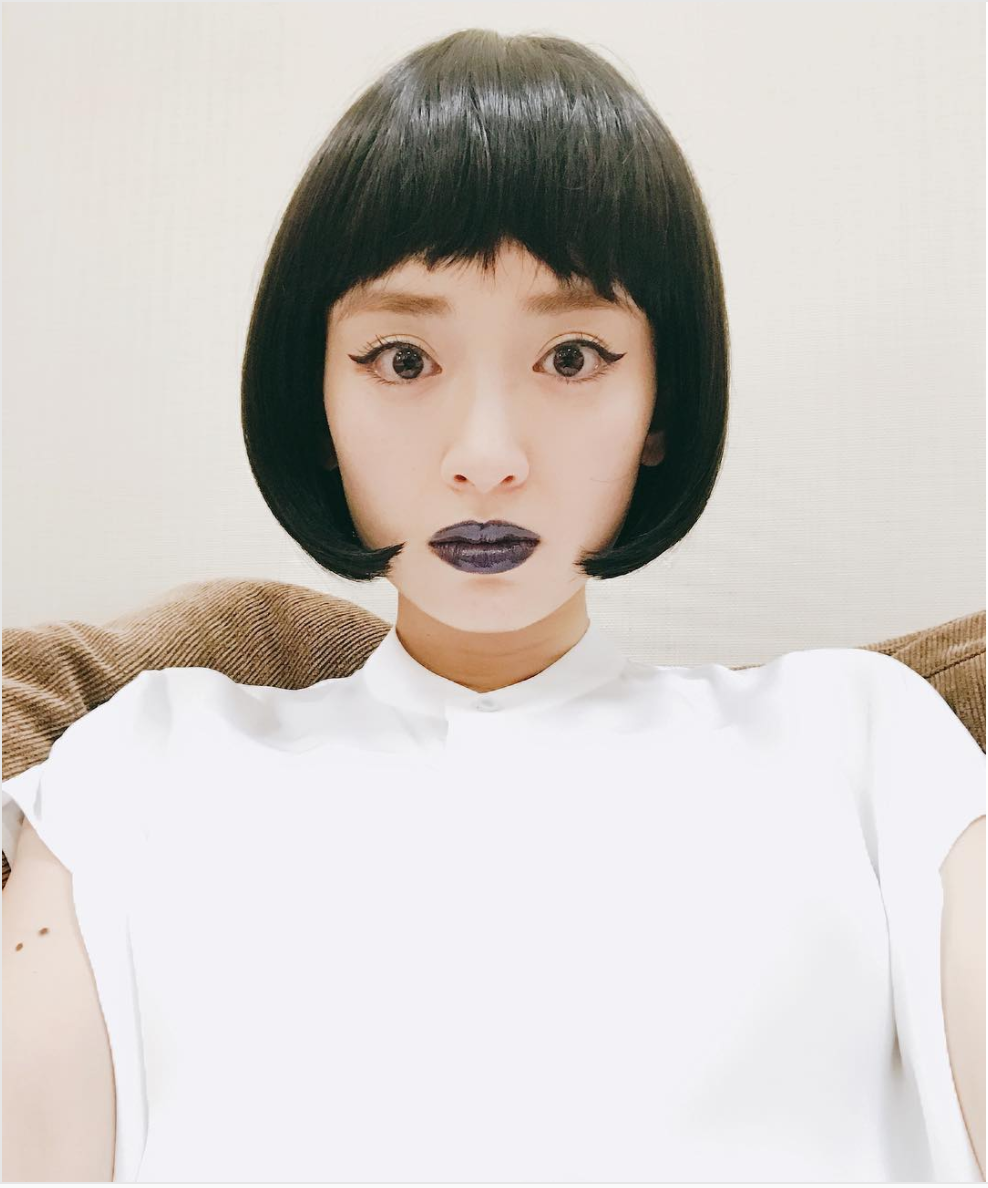 泉里香、内巻きボブ姿披露!ミステリアスメイクで「別人みたい」「怖いッ」