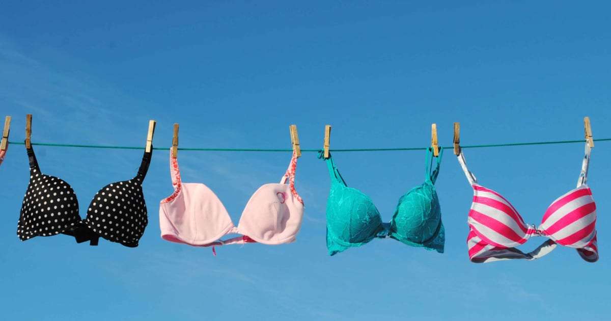 夫に「留めて」とお願いする妻も…　外出先でブラホックが外れた体験談 – しらべぇ ｜ 気になるアレを大調査ニュース！