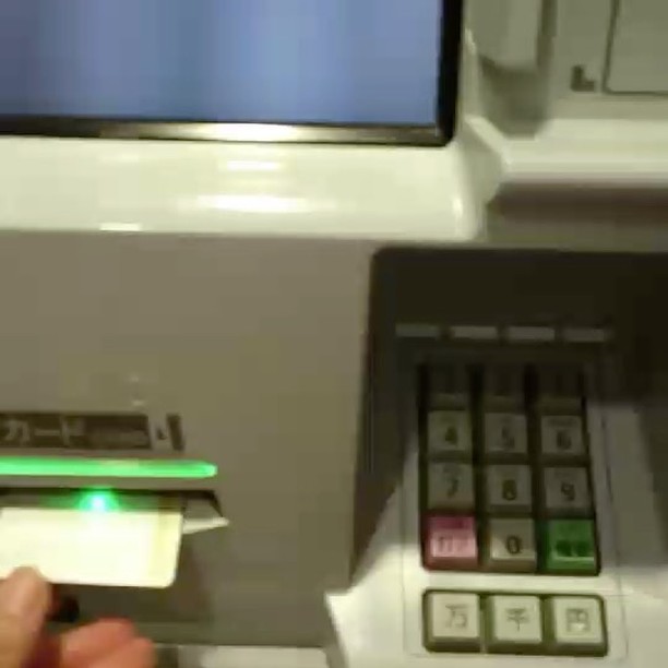 ガジェット通信（公式） on Instagram: “新宿・歌舞伎町のセブン銀行ATMコーナーでは、俳優の池松壮亮さんの声で操作をナビしてくれます。このコーナー限定。ちょっとシュール。#kabukicho #tokyo #actor #歌舞伎町 #東京 #俳優”