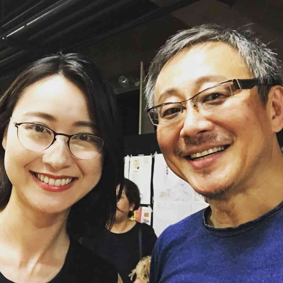 松尾 貴史（キッチュ） on Instagram: “「報道ステーション」の小川彩佳キャスターが、観劇してくださいました。大絶賛を頂き多謝感謝。#小川彩佳 #松尾貴史 #報道ステーション #二兎社 #ザ空気 #東京芸術劇場”