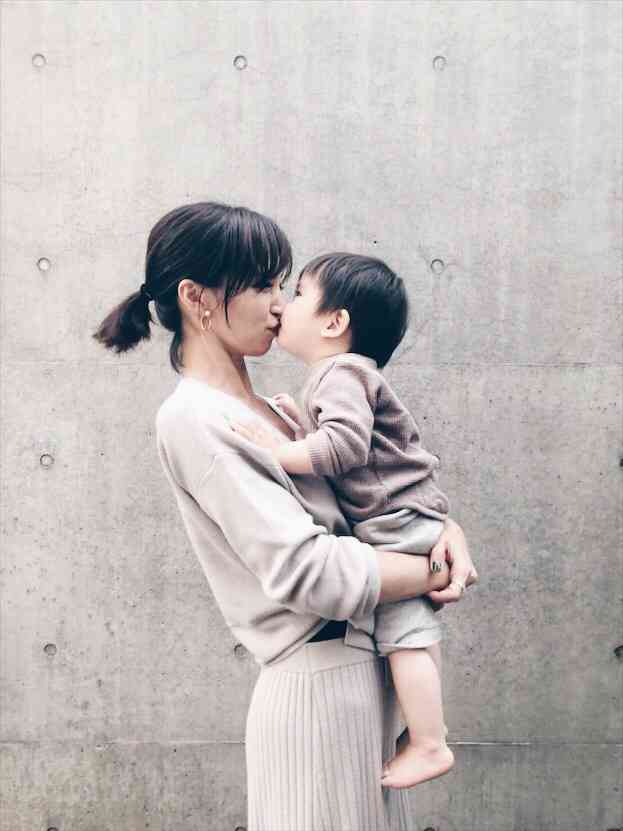 安田美沙子、愛息子とのキスショット公開