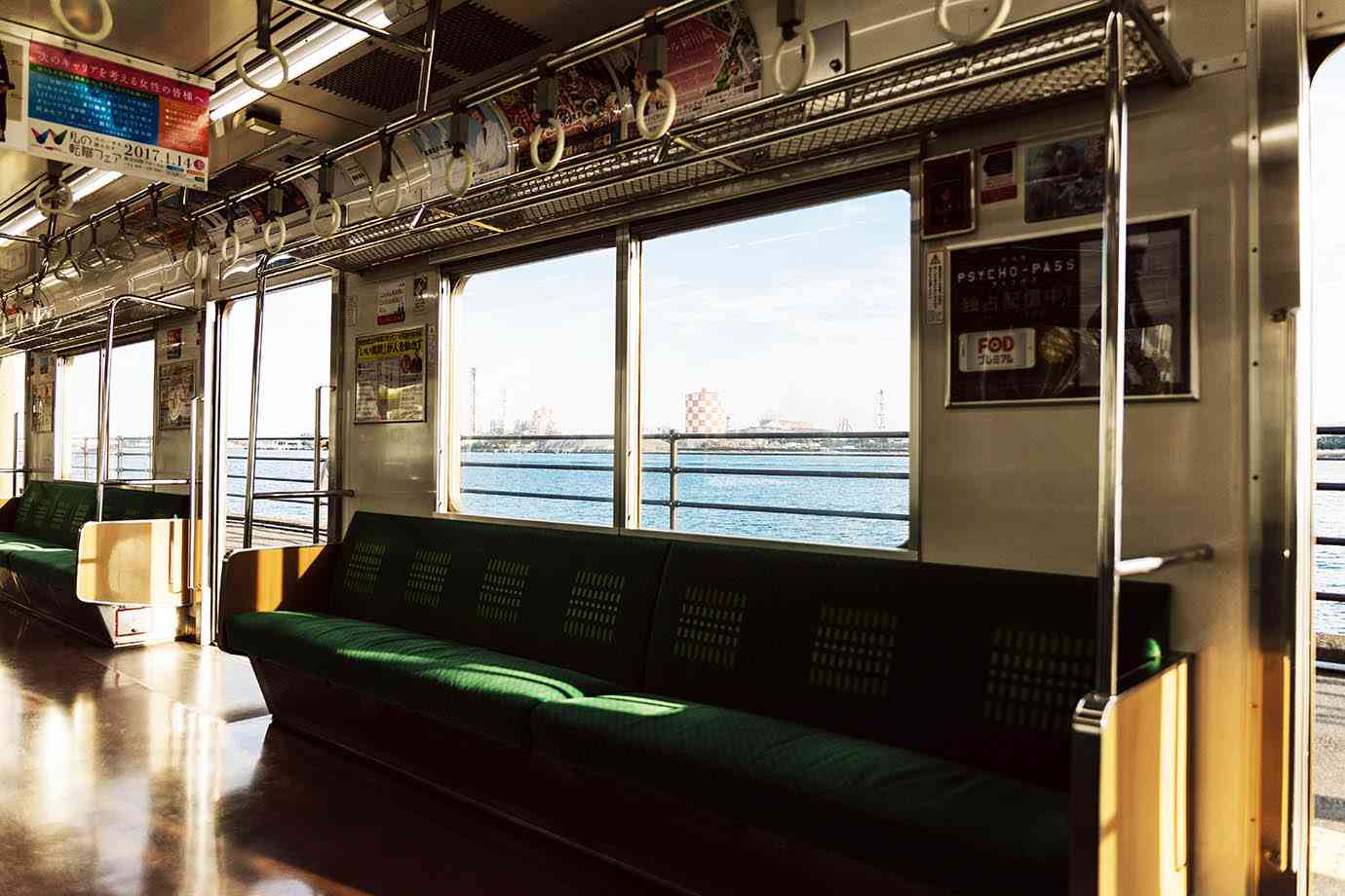 【非道】電車出産した女性と手伝った元看護師に鬼畜なバッシング / 心を痛めTwitter非公開か「出産テロだ」「列車遅延の責任とれ」 ｜ バズプラスニュース Buzz+