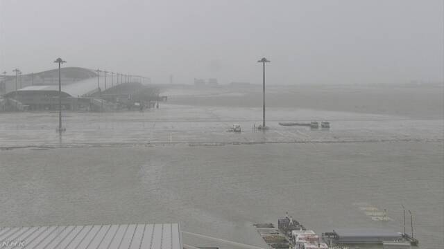 関西空港に利用者約3000人孤立状態　台風により連絡橋の再開めどたたず