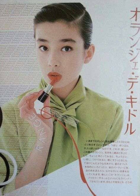 色々な化粧品ポスターが見たい！