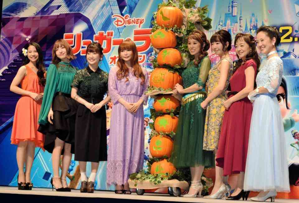 神田沙也加＆中川翔子、ディズニーの“プリンセスパーティー”に大興奮