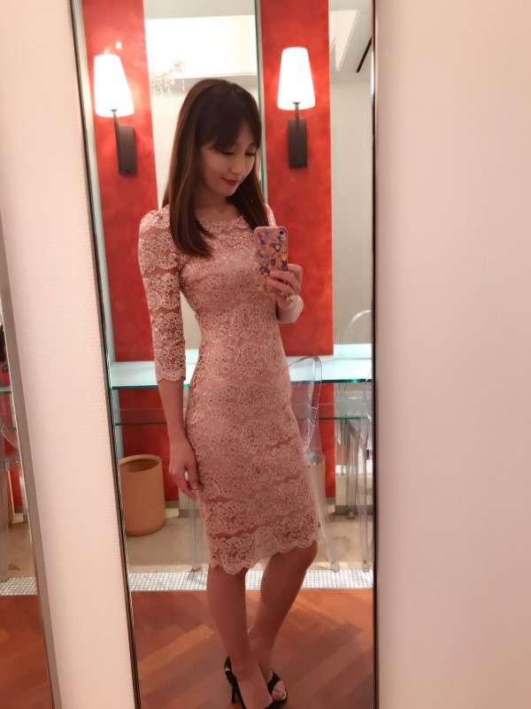 3児のママ・熊田曜子、ウエストが細すぎる!? タイトワンピースを堂々の着こなし