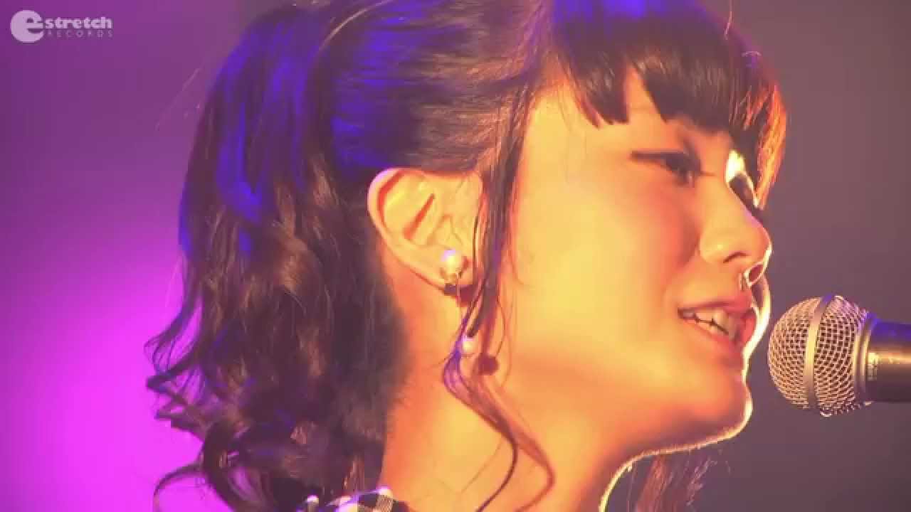 【ライブ映像】吉澤嘉代子「泣き虫ジュゴン」 - YouTube