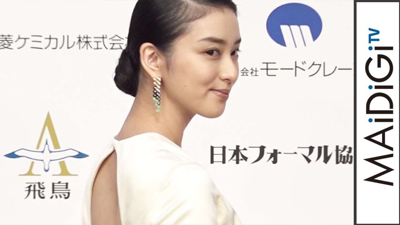 武井咲、エレガントなドレス姿で美背中も披露　出産後初公の場に登場　「第19回ベストフォーマリスト」受賞式 - YouTube