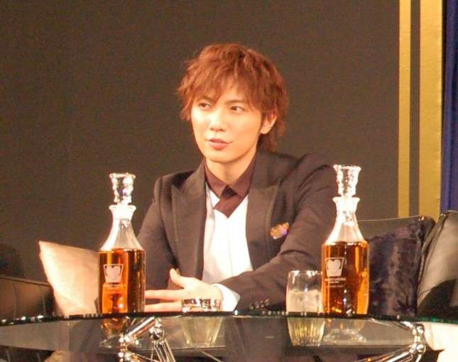 成宮寛貴、マイケル・ジャクソンとの貴重写真　でも「下半身」が...。