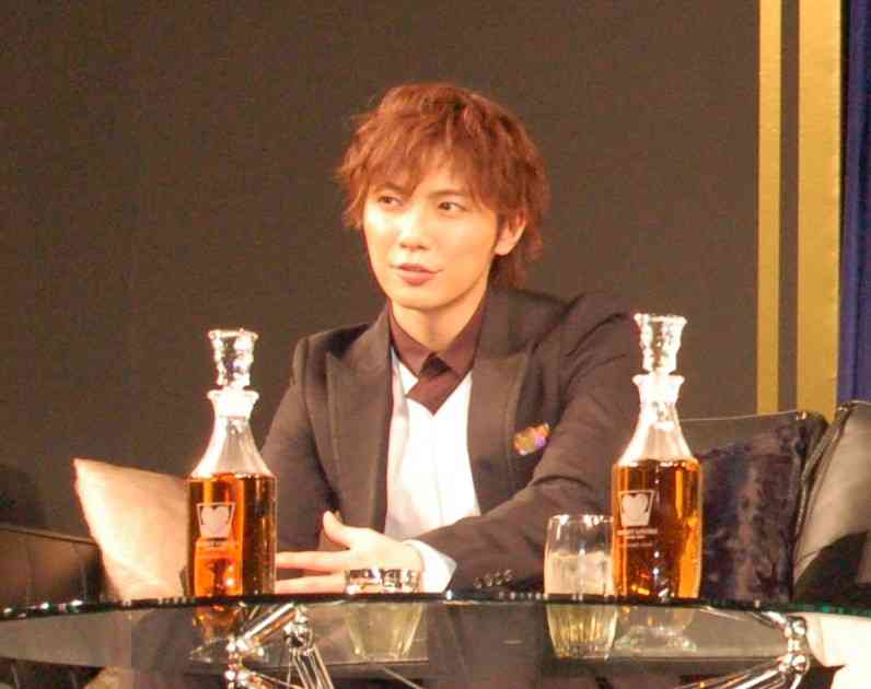 成宮寛貴、マイケル・ジャクソンとの貴重写真　でも「下半身」が... : J-CASTニュース