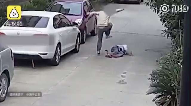 【酷い】18歳少年、ストレスで自転車に八つ当たり…87歳のお婆さんに飛び蹴り、暴行 → 少年は即逮捕、お婆さんは全身数カ所骨折するも命に別状なし