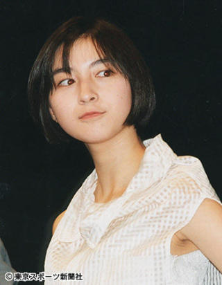 鼻の穴が上を向いている人