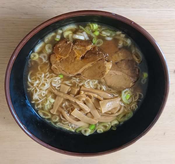 中居正広も絶賛、市販の袋麺で作るタモリオリジナルのラーメンレシピ