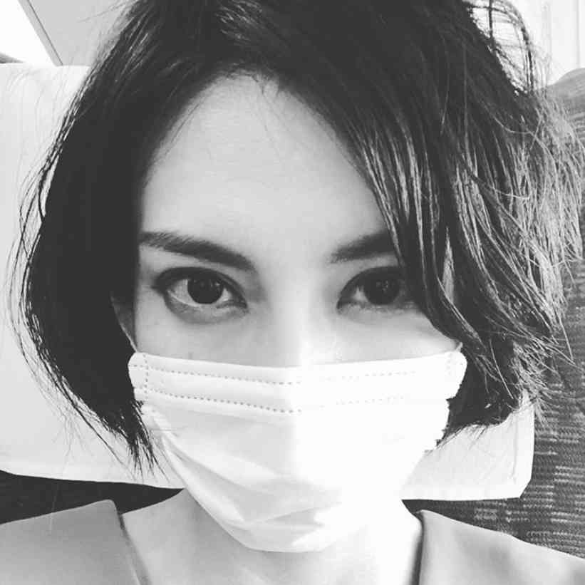 【エンタがビタミン♪】柴咲コウ、移動中のマスク姿に反響「目ヂカラ！　余計目立ちそう」 | Techinsight（テックインサイト）|海外セレブ、国内エンタメのオンリーワンをお届けするニュースサイト
