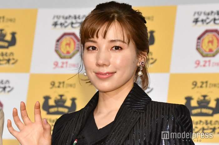 仲里依紗、赤ちゃん時代の父子ショットに「面影ある」「パパ超イケメン」と注目集まる - モデルプレス