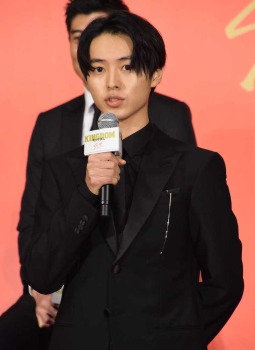 映画「キングダム」主演は山崎賢人 吉沢亮、長澤まさみ、橋本環