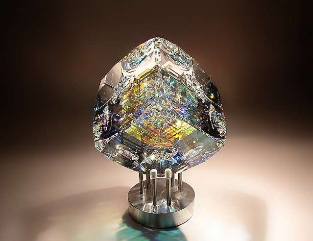 フィボナッチ比率を用いたガラスの彫刻が息をのむほど美しい - Peachy - ライブドアニュース