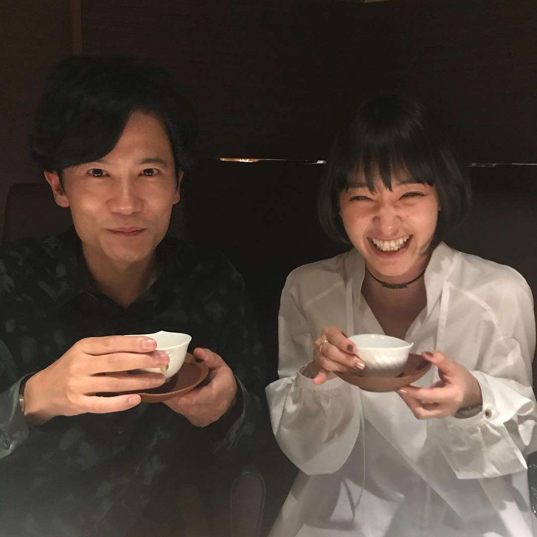 剛力彩芽、稲垣吾郎とのプライベート写真公開 貴重2ショットに反響