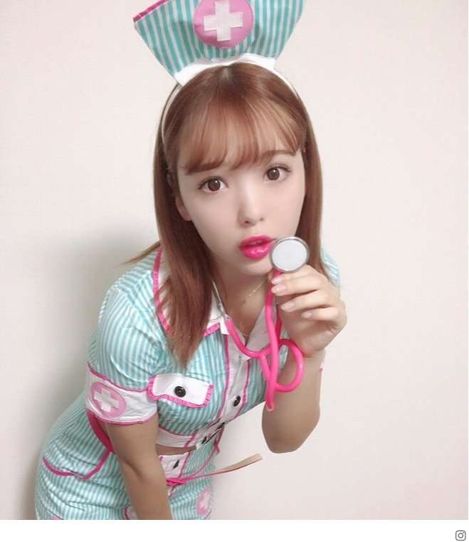 藤田ニコル、SEXYナースでお腹チラ見せ “王道可愛い”ハロウィンコスに絶賛の声