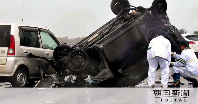 ４人死亡事故、飲酒運転１３０キロで追突か　男性聴取へ：朝日新聞デジタル