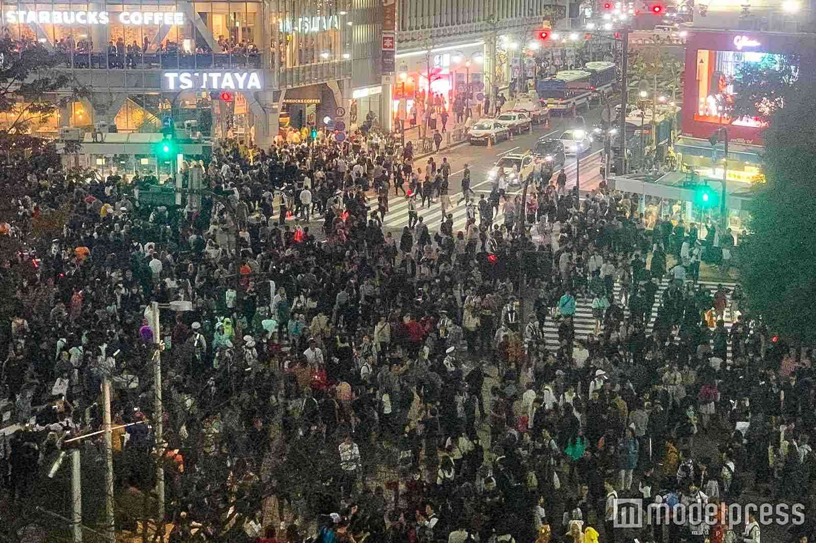 渋谷 ハロウィーンでトラブル相次ぐ 軽トラ横転 痴漢 盗撮で逮捕者も