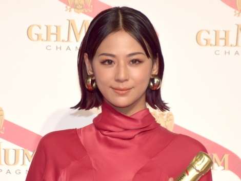 西内まりや、独立後初の公の場で笑顔「インスタのDMでオファーされる」