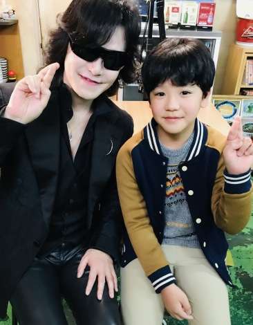 Toshl「チキンライス」カバーMV公開 主演は『半分、青い。』子役の高村佳偉人