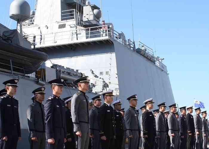 韓国軍艦が入港　佐世保、親善と練習航海（長崎新聞） - Yahoo!ニュース